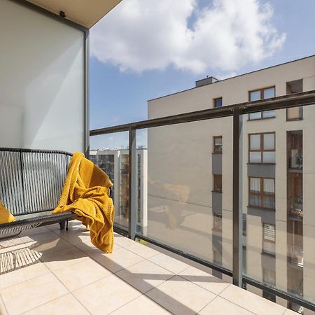 Przytulny Apartament Na Wroclawskiej Z Parkingiem W Krakowie By Noclegi Renters Kültér fotó